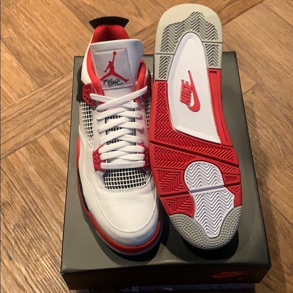 Air Jordan 4 Retro Fire Red - Picture 3 of 5